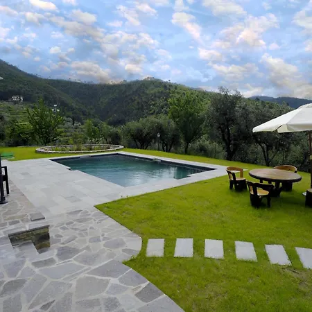 La Pietra Piana Panoramica Con E Piscina Naturale Vicino Firenze