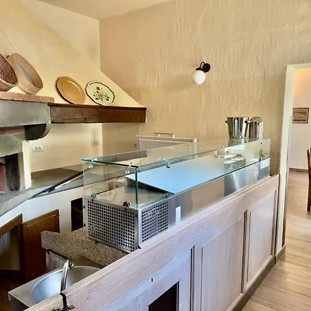 La Pietra Piana Panoramica Con E Piscina Naturale Vicino Firenze